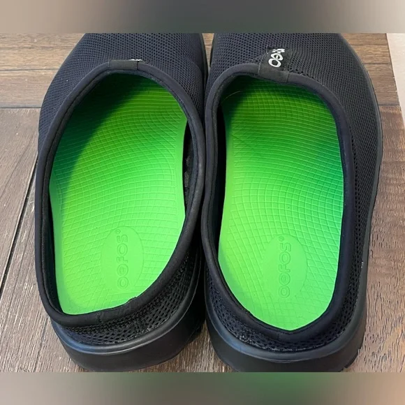 OOFOS Black Slip-On Loafers - Picture 9 of 10